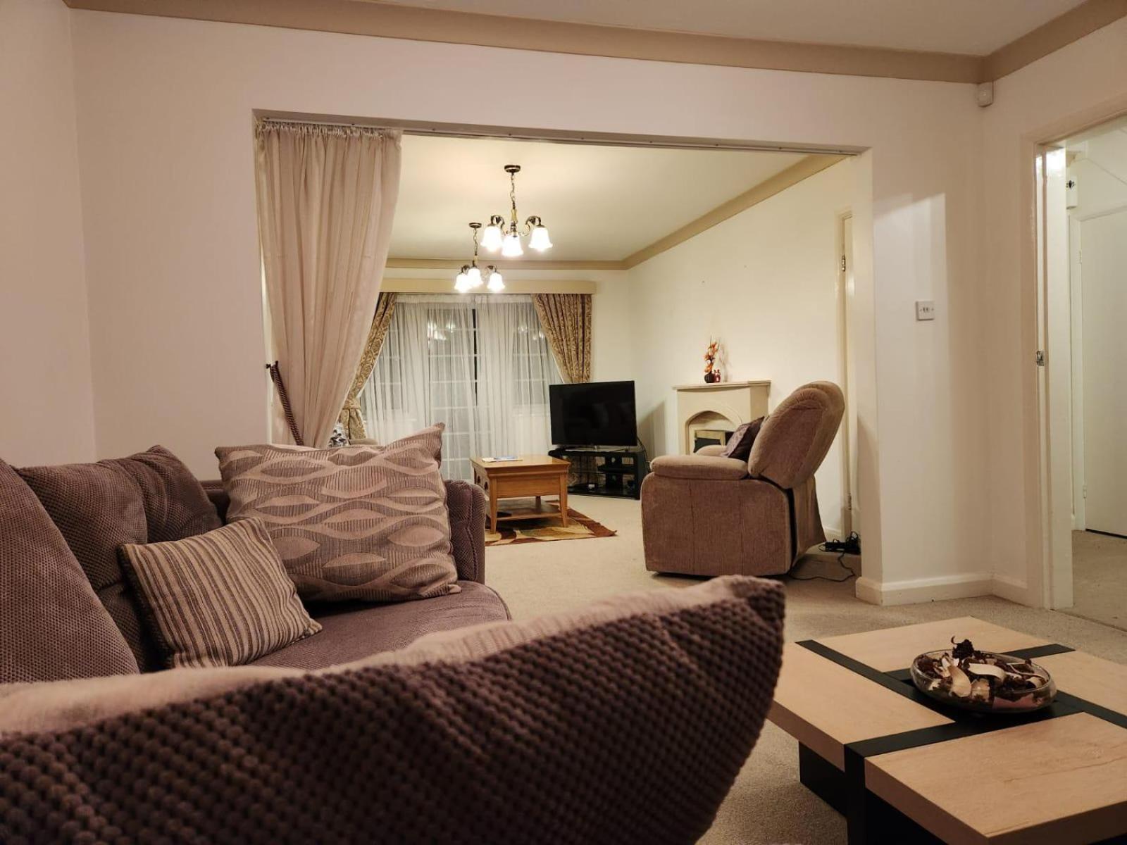 D Elmdon Homestay Shared 4 Bedrooms Birmingham Exterior photo